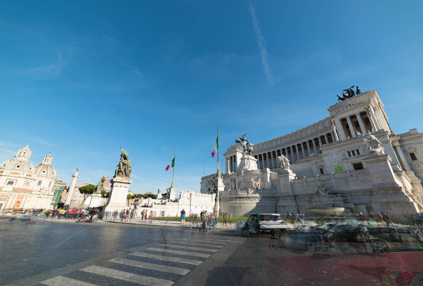 Altar des Vaterlandes auf der Piazza Venezia - Foto, Bild
