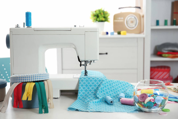 Sewing machine with thread and fabric on table - Φωτογραφία, εικόνα