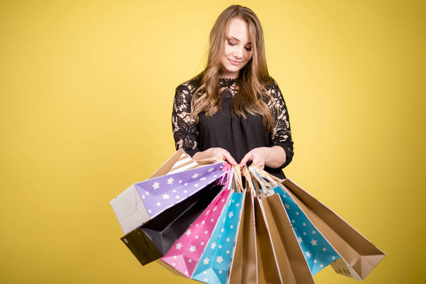young happy smiling woman with shopping bags - Foto, Imagem