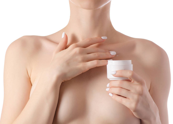 Beautiful young woman shoulder cream for body - Foto, afbeelding