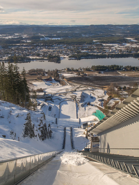 Torre de salto de esqui Vikersundbakken
 - Foto, Imagem