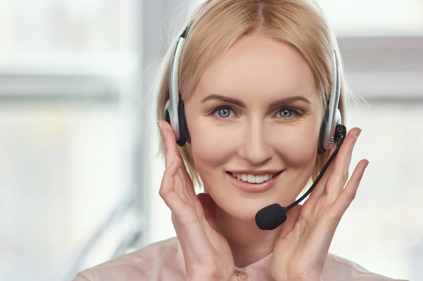 Front view mature womans face with headset. - Foto, Imagem