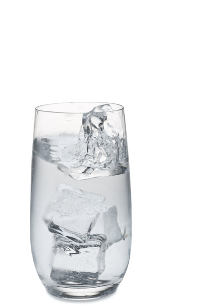 Splashig de agua de un vaso
 - Foto, imagen