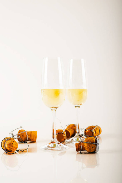 豪華なシャンパン グラス、新しいを祝うお祝い方法 - 写真・画像