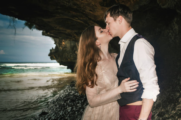 Portrait of happy couple, sitting at the beach, sea view. - Foto, Imagen