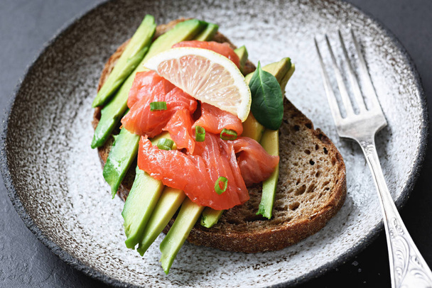 Sandwich with smoked salmon and avocado on plate - Foto, Imagem