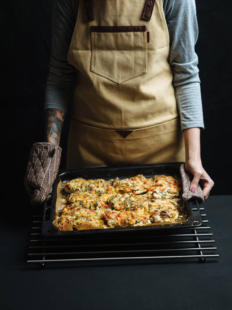 chicken french with vegetables on baking tray - Φωτογραφία, εικόνα