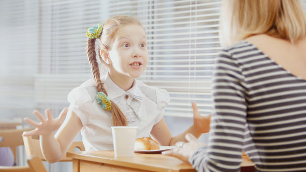 Girl with mommy in cafe - teen explains something for mother - Fotografie, Obrázek