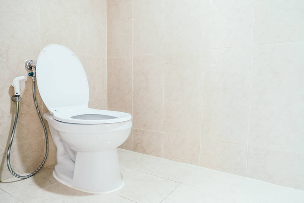 White toilet bowl and seat decoration interior - Foto, Imagem