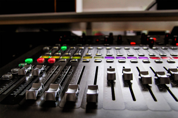 Professionele muziek mixer studio - Foto, afbeelding