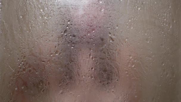 El beso de la mujer en la ducha
 - Metraje, vídeo