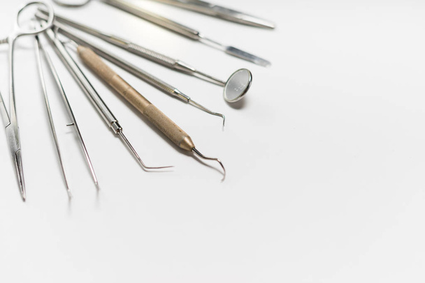 on a white background lies a sterile dental toolkit - Foto, immagini