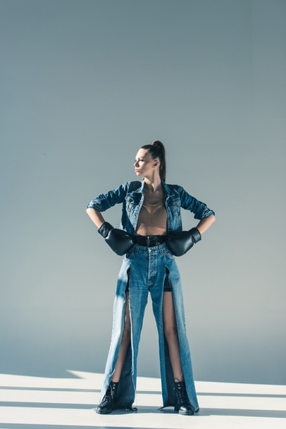 fashionable girl in denim clothes and boxing gloves - Foto, immagini