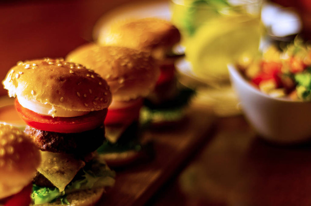 mini burgers with meat, vegetables, cheese and other toppings, b - Foto, Imagem