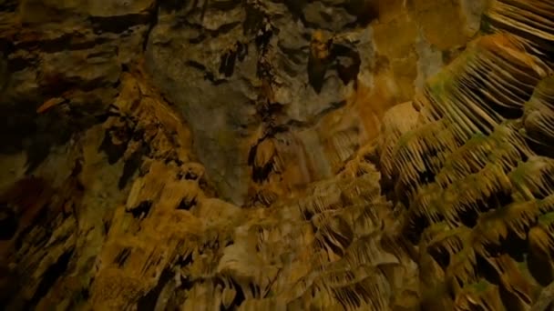 Le monde souterrain des cavernes est incroyable avec sa magnificence
 - Séquence, vidéo