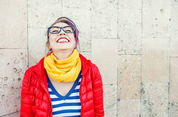 glücklich schöne Mode Hipster Frau lachen - Foto, Bild