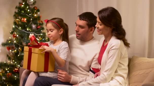 happy family with christmas present at home - Záběry, video