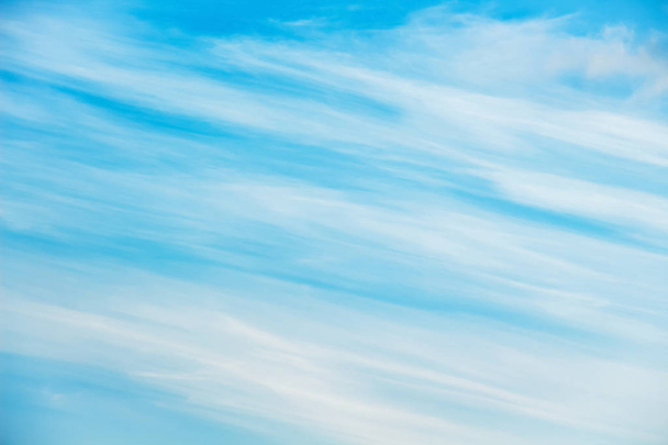 taivas epätavallinen pilvet muodossa lävistäjä raidat, tölkit s
 - Valokuva, kuva