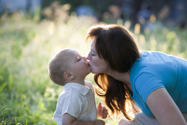  Happy mother with boy - Fotografie, Obrázek