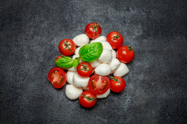 Italian mozzarella cheese and tomatos. Caprese salad ingridients - Фото, изображение
