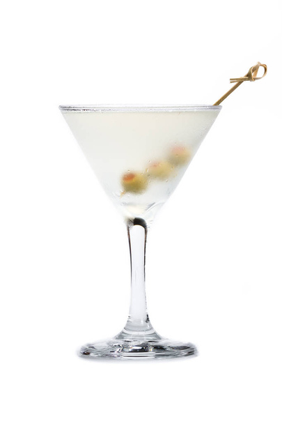 klassieke martini met olijven  - Foto, afbeelding