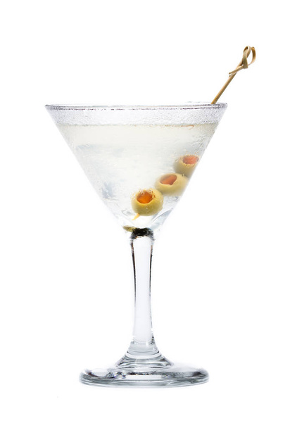 klassischer Martini mit Oliven  - Foto, Bild