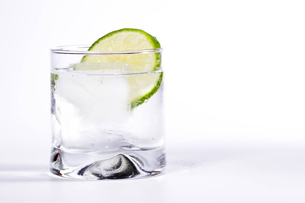 vodka soda with a lime - Valokuva, kuva