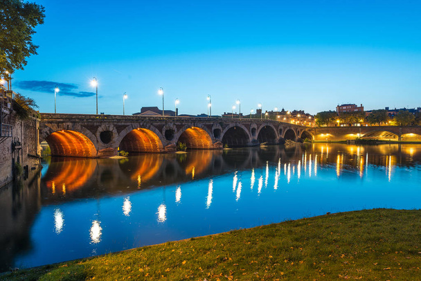 La Garonne pasando por Toulouse, Francia
 - Foto, Imagen