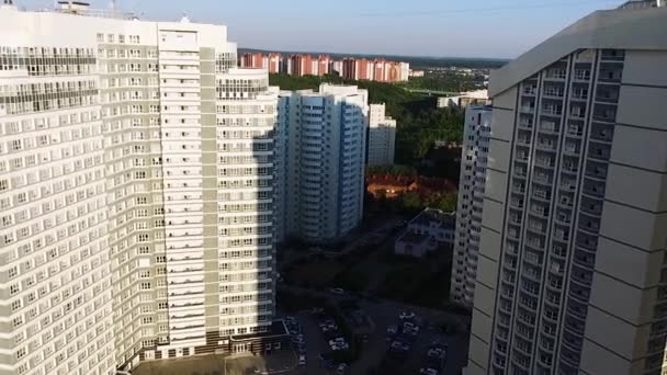 Панорама современного жилого комплекса. Клип. Высотные здания на закате. Корпоративное здание в городе
 - Кадры, видео