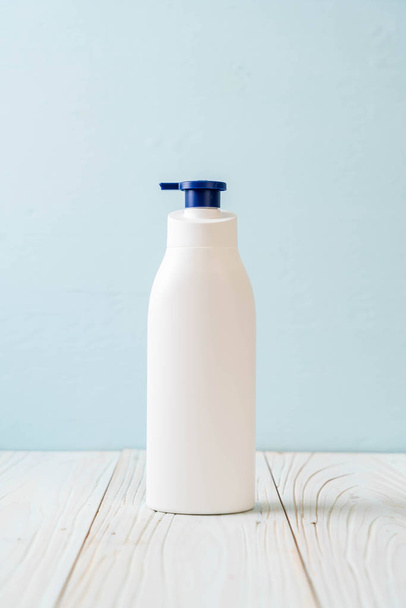 cream pump bottle - Foto, afbeelding