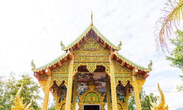 Beautiful architecture at Wat Phra That Doi Kham in Chiang Mai. - Foto, immagini