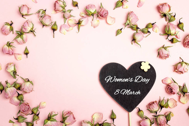 Women's Day greeting message on heart-blackboard with small dry  - 写真・画像