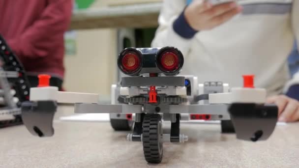 Closeup constructing modern robots first and programming their actions. - Záběry, video