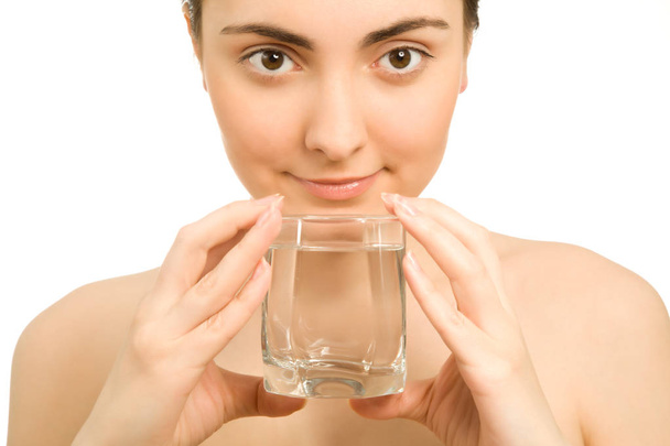 obraz kobiety z szklance wody na białym tle - Zdjęcie, obraz