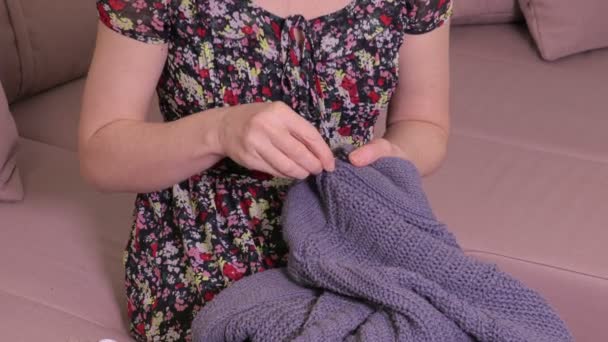 Woman fix button on cardigan - Footage, Video