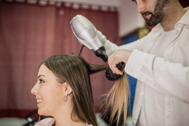 Young woman gets new hairstyle at the hairdresser. Beauty salon - Photo, Image