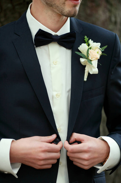 Posed groom with button hole.Wedding details, beautiful boutonniere, mens details - Zdjęcie, obraz