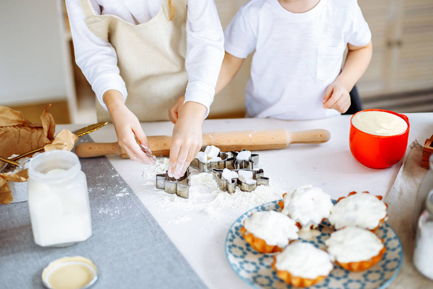 Kids Cooking Baking Cookies Kitchen Concept - Fotoğraf, Görsel