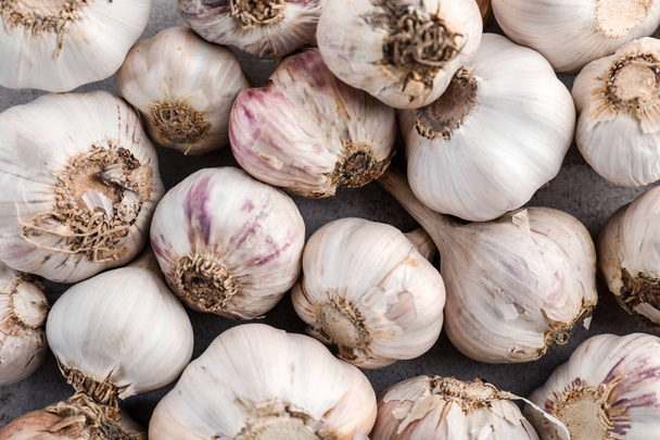 Fresh garlic heads, closeup - Fotó, kép