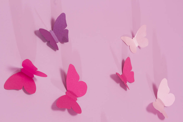 Paper butterflies on a pink background. Love and Valentine's day concept. Top view - Fotografie, Obrázek