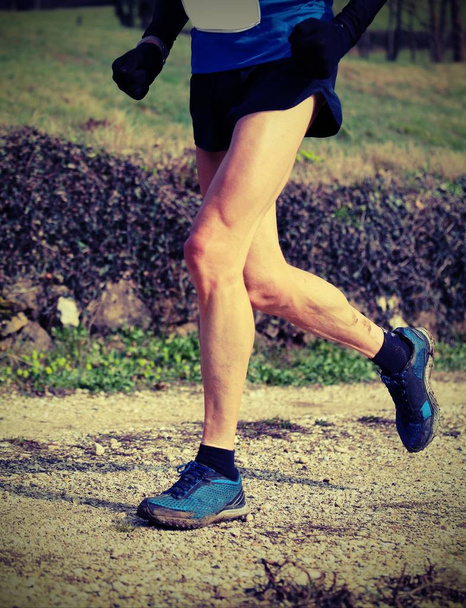 Läufer beim Jogging-Training mit der Sportbekleidung und bequem  - Foto, Bild