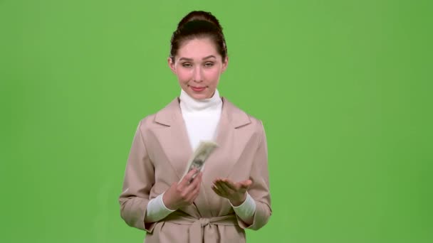 Dziewczyna o głównej wygranej w loterii. Zielony ekran. Zwolnionym tempie - Materiał filmowy, wideo