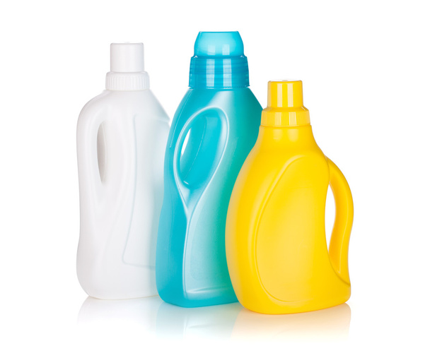 Три пластиковых бутылки чистящего средства
 - Фото, изображение