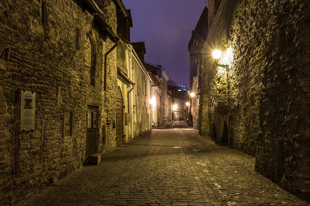 Medieval street in Old Town at night, Tallinn. - Фото, зображення