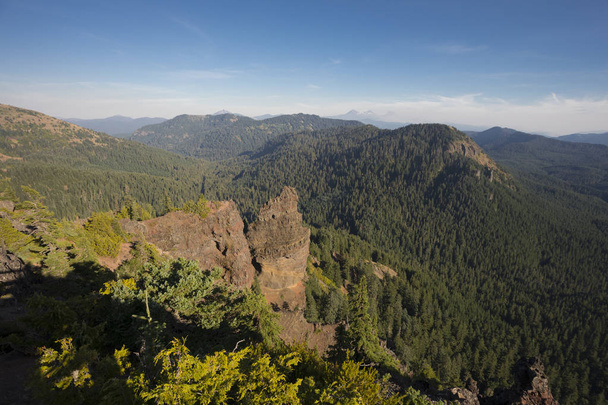 Iron Mountain Hike in Oregon - Фото, изображение