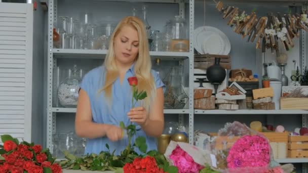 6 shots. Professional florist working with flowers at studio - Felvétel, videó