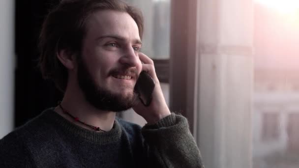Man Talks on Phone - Filmati, video