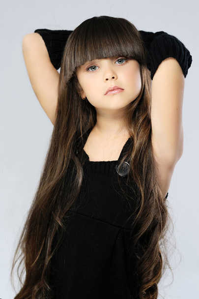 Portrait of a stylish little girl in the studio - Foto, Bild