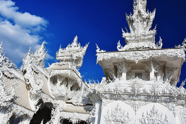 Arquitetura em Wat Rong Khun ou no Templo Branco
 - Foto, Imagem
