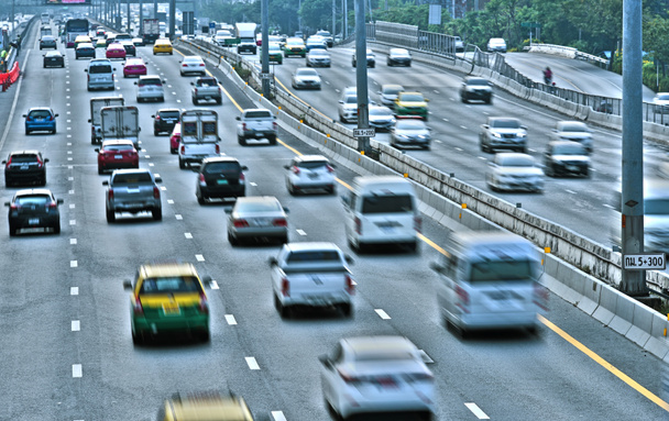 Gecontroleerde toegang snelweg in Bangkok tijdens de spits - Foto, afbeelding